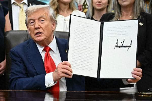 配资平台网址 特朗普关税被判非法：专家称“印度肯定在庆祝”，贝森特都怕美国“遭报复”